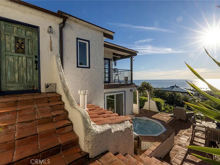 1082 Temple Hills Dr — Photo 5