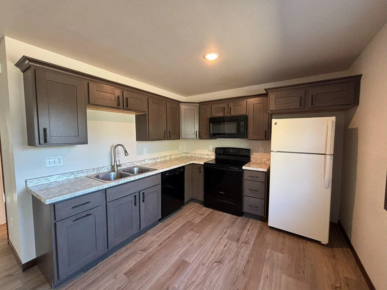Chase Street Apartments — Photo 4