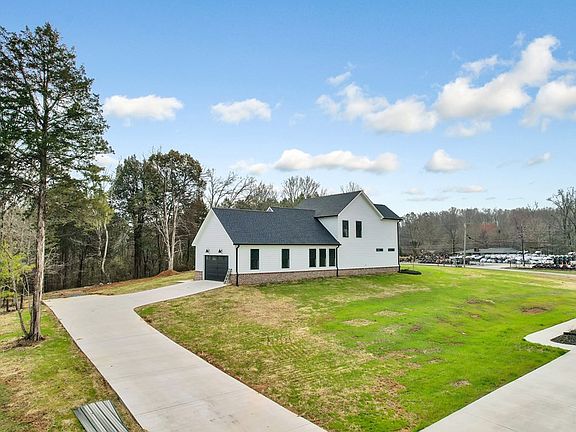 5th image of 124 Twin Creeks Dr NW