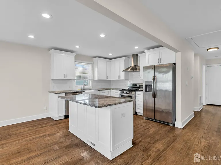 36 Van Buren Ave — Photo 8