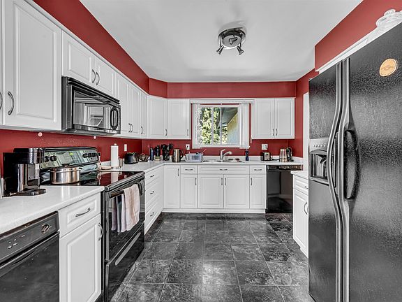 5th image of 3255 Milton Ave