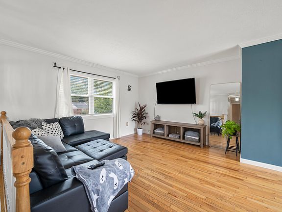 3rd image of 7118 Manderlay Dr