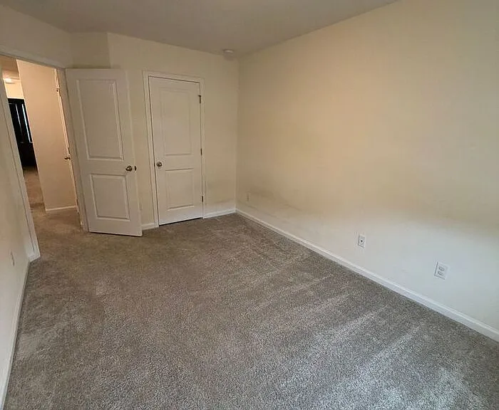 419 Trotters Ln — Photo 3