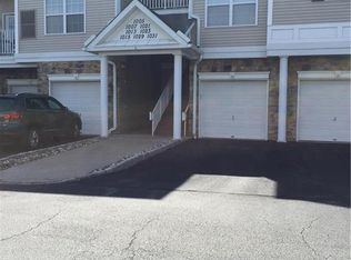 1013 Old Course Ln, Easton, PA 18042