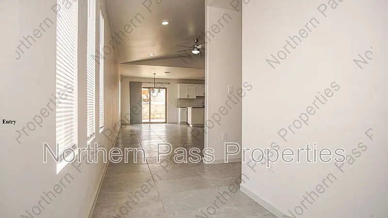 3 bed, 2.5 bath, 1488 sqft, $1,830 — Photo 3