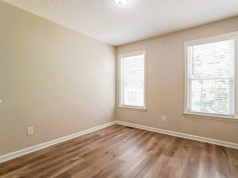 1005 Henchman Ct — Photo 11