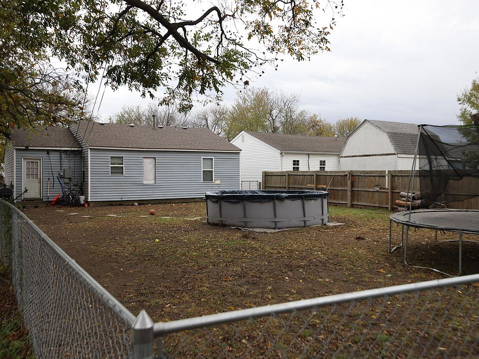 2nd image of 706 13th Ave NW
