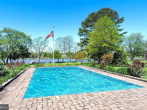 5th image of 212 Shipping Creek Dr