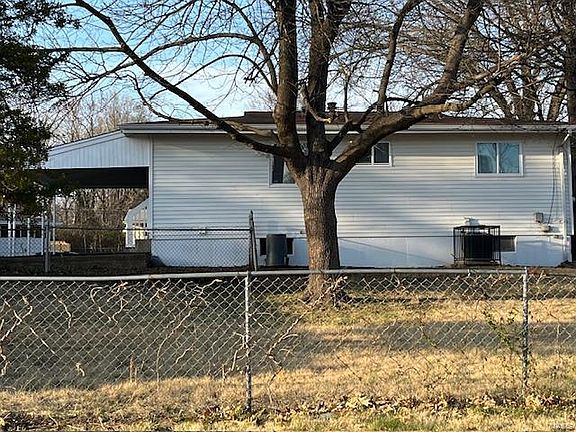 3rd image of 10221 Lynncrest Ct