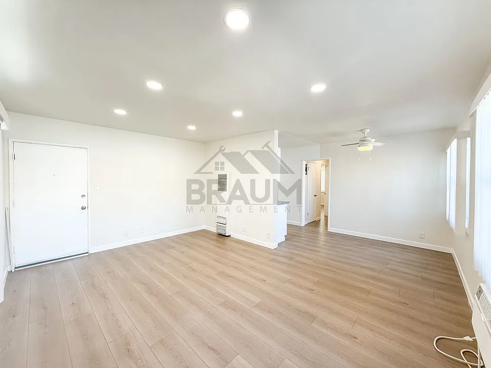 7339 WOODMAN
