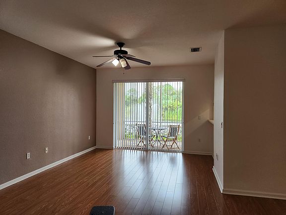 3rd image of 698 SW Glen Crest Way