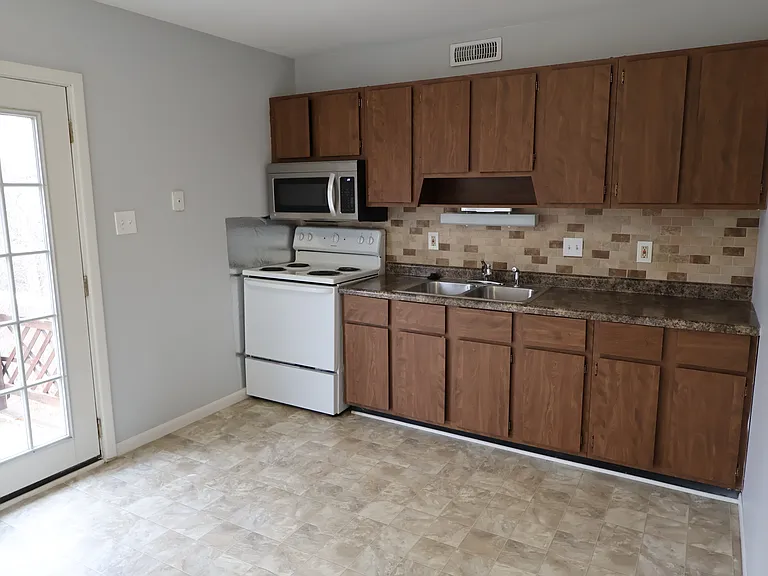 205 Long St — Photo 7