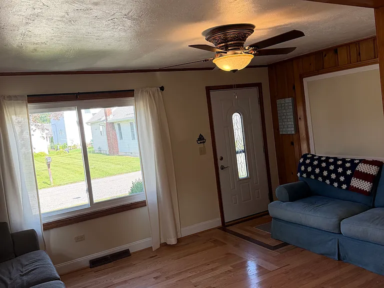 1856 Elm Dr — Photo 2