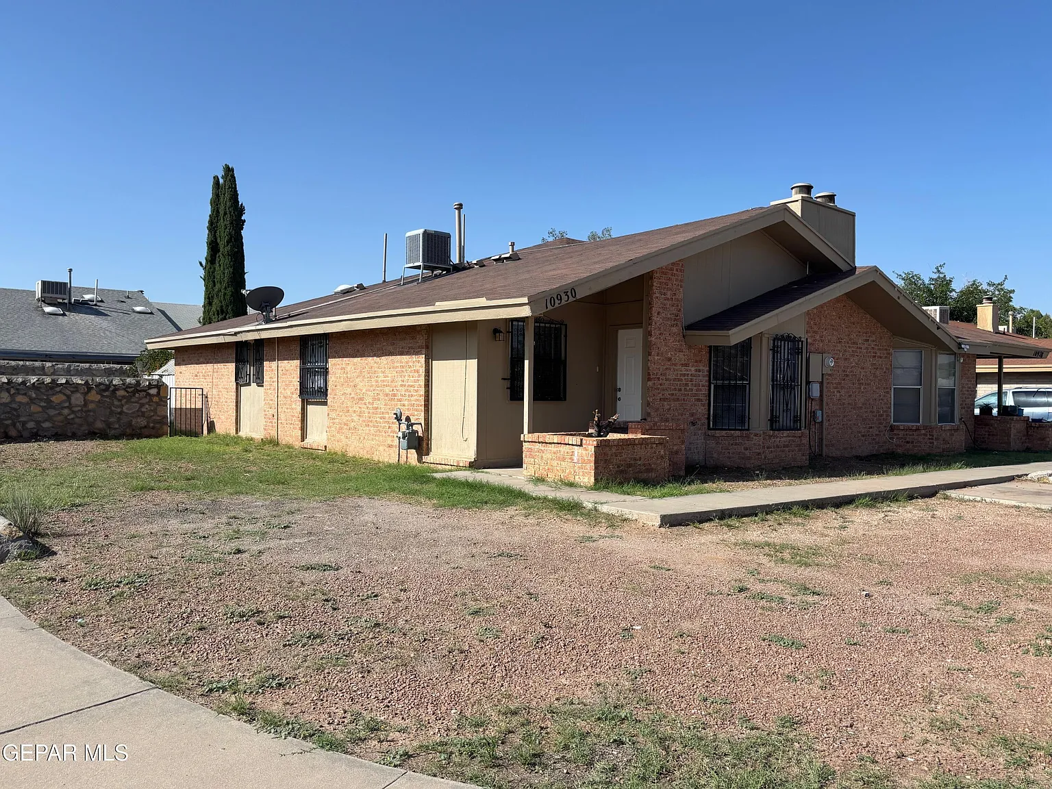 2 bed, 1.5 bath, 1050 sqft, $1,280 — Photo 2