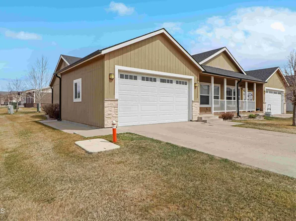 703 40th St E, Williston, ND 58801