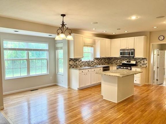 5th image of 9867 Stonebridge Dr