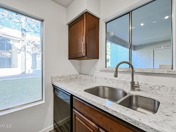 Kitchen, grannite countertops