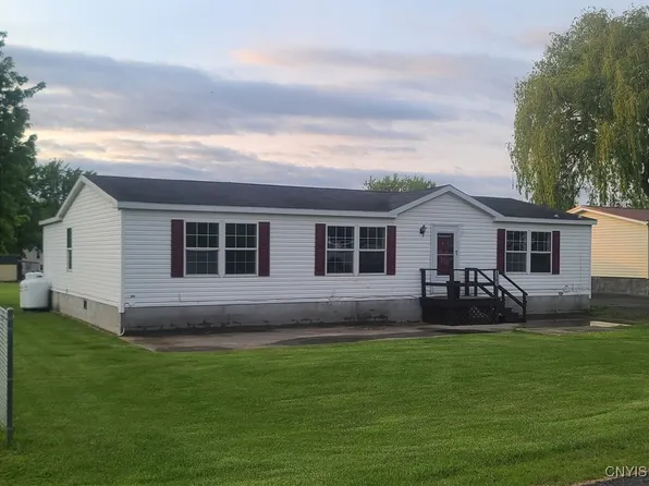 1069 Pine St, Cape Vincent, NY 13618