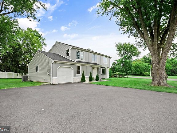 4th image of 1009 Log College Dr