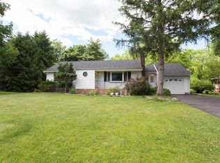 12 Twin Oaks Dr, Edison, NJ 08820