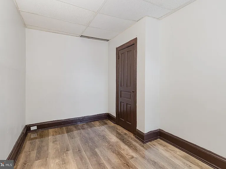 1353 Howard St — Photo 17