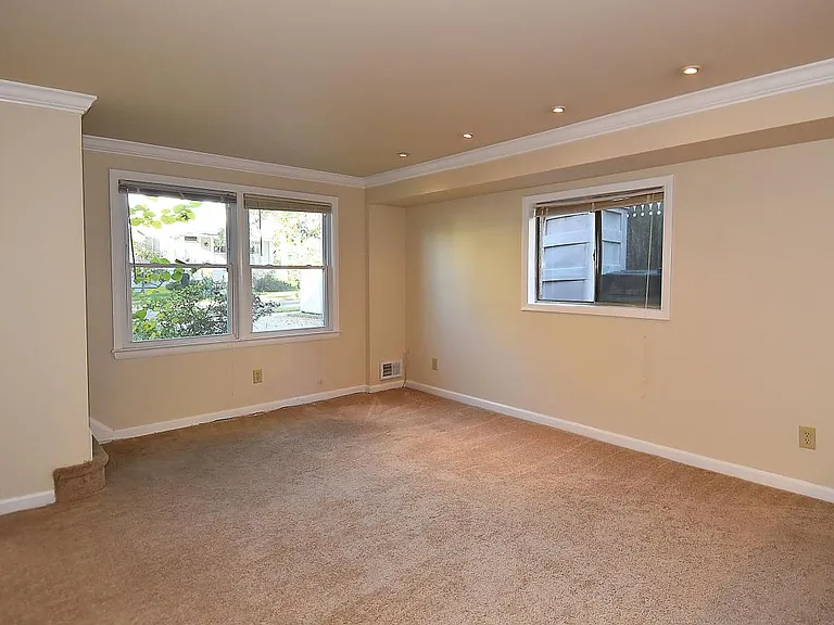 309A E Howell Ave — Photo 4