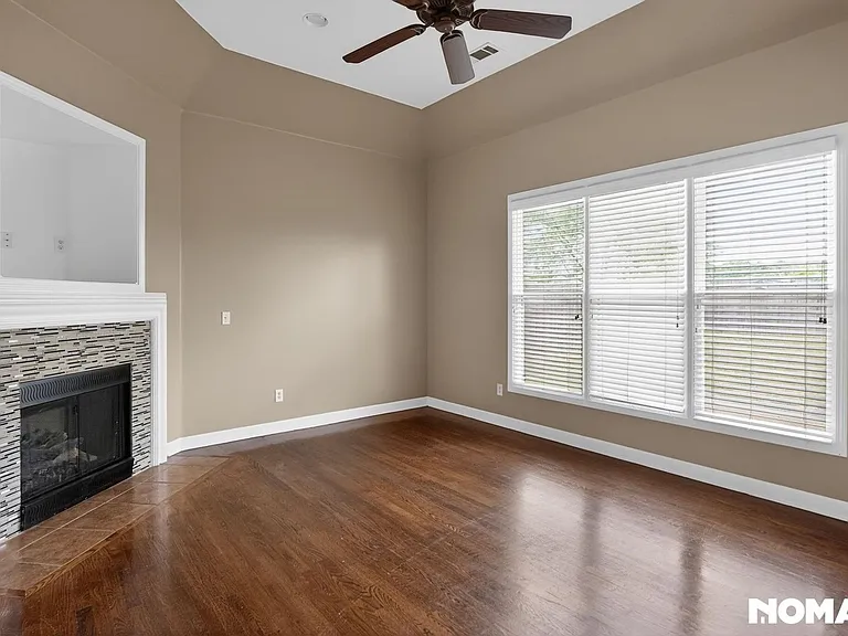 4886 Fox Springs Dr — Photo 9