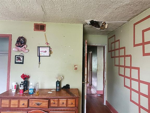 5th image of 5606 Belarbor St
