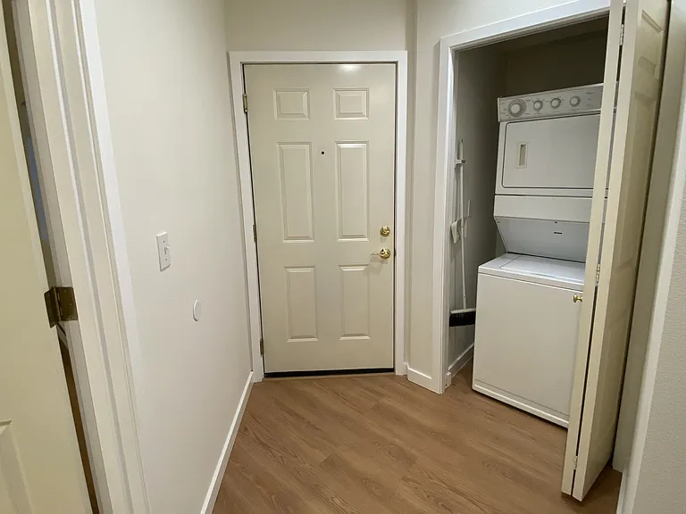 17.Laundry room