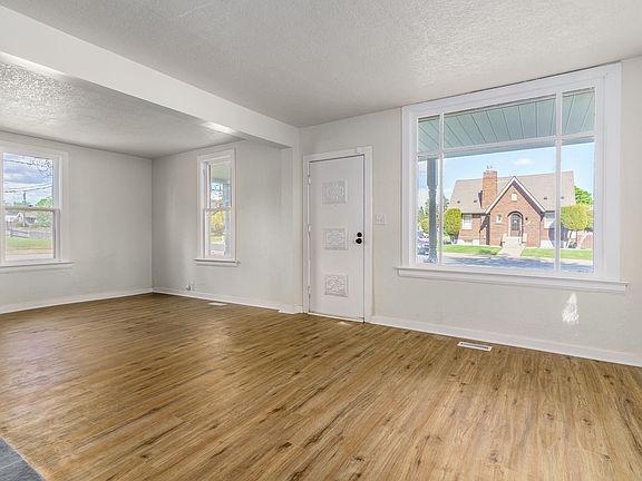 5th image of 3317 N Lidgerwood St