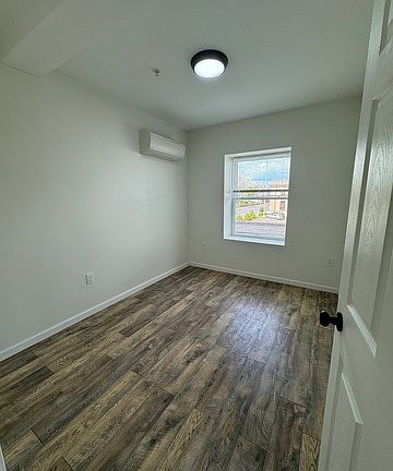 5th image of 61 Colony St #2C