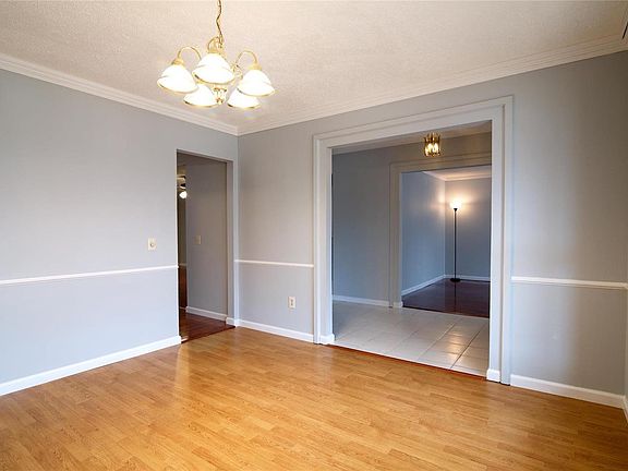 3rd image of 1267 Autumn Wood Cir