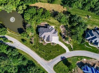 4712 NW Canyon Cir, Lees Summit, MO 64064