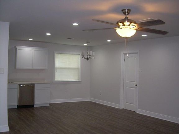 5th image of 2004 Longwood Dr