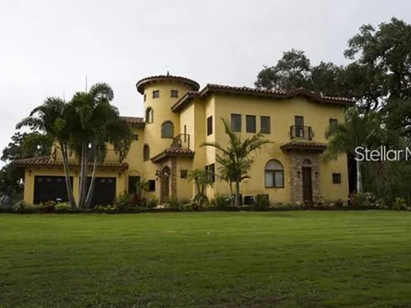 1953 Freedom Dr, Clearwater, FL 33755