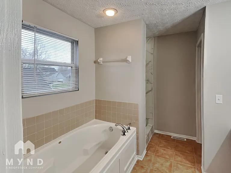 585 Allis Pl E — Photo 14