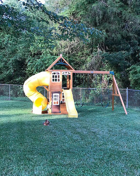 2nd image of 30 Hemlock Rd