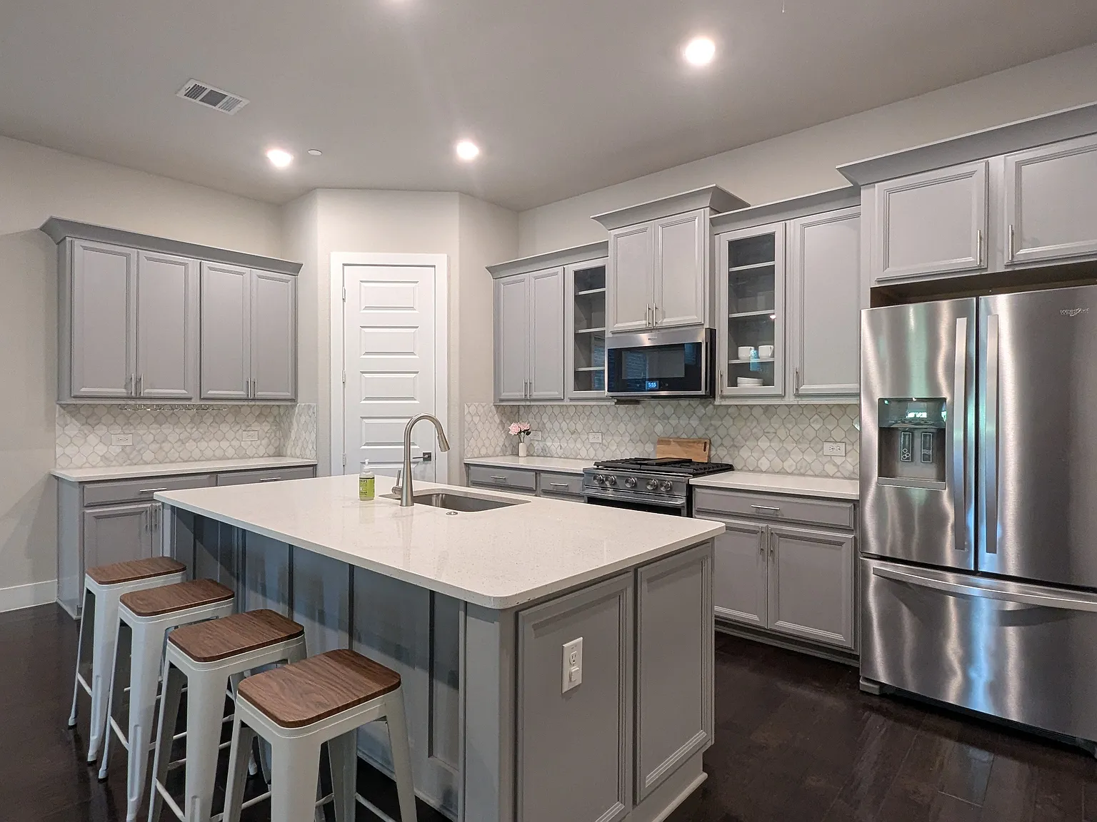 3 bed, 2.5 bath, 2283 sqft, $3,000 — Photo 1