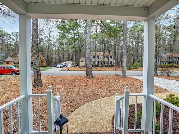 5th image of 905 Pinewood Dr