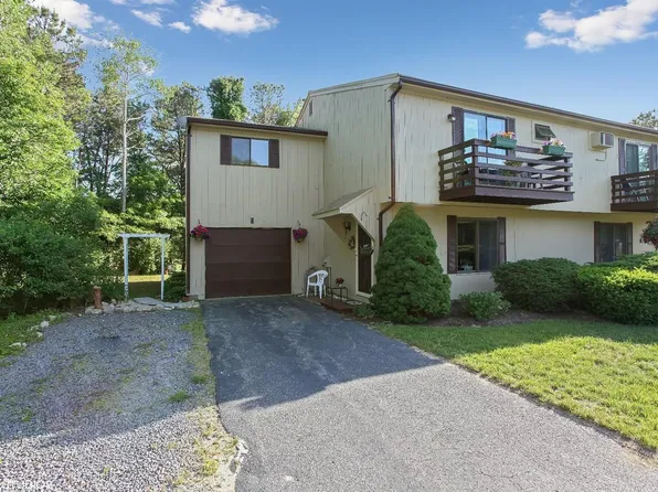 5 Surrey Ln, Bourne, MA 02532