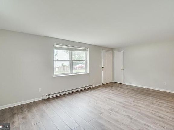 5th image of 1900 Mimosa St #B