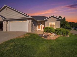 347 Simmer Dr, Wamego, KS 66547