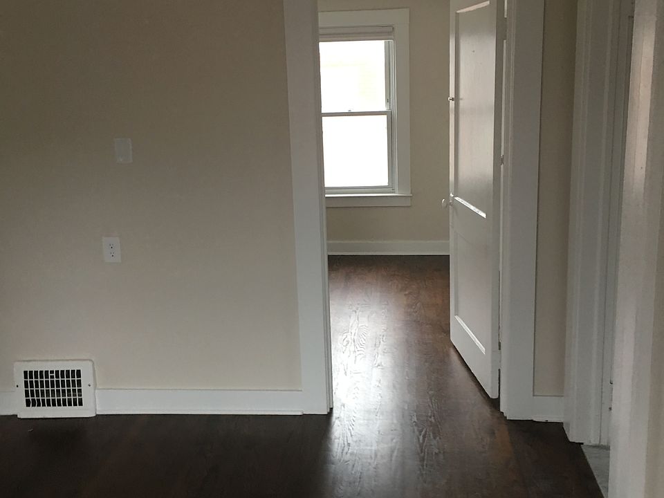1st image of 1371 Larkmoor Blvd