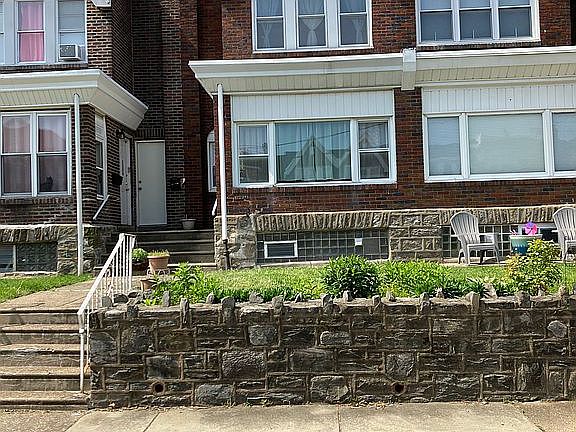 5th image of 3236 Unruh Ave
