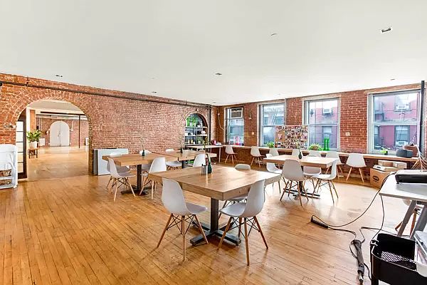 1st image of 138 Mulberry St Floor 3