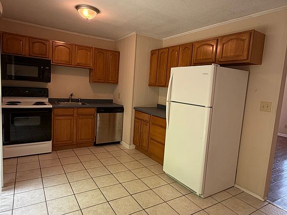3rd image of 1415 Woodlawn Dr #3