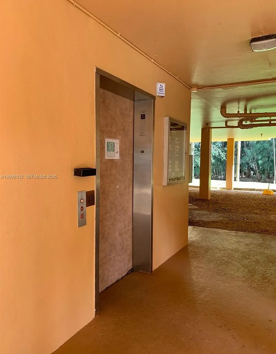 Lago West Condo — Photo 4