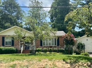 900 Hebron Rd, Hendersonville, NC 28739