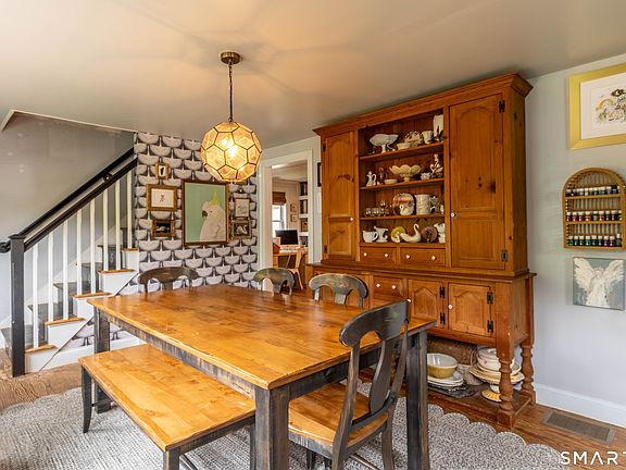 5th image of 18 Hicksville Road