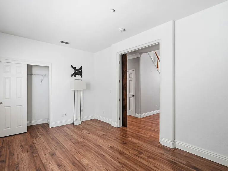 871 Larkspur Ln — Photo 8